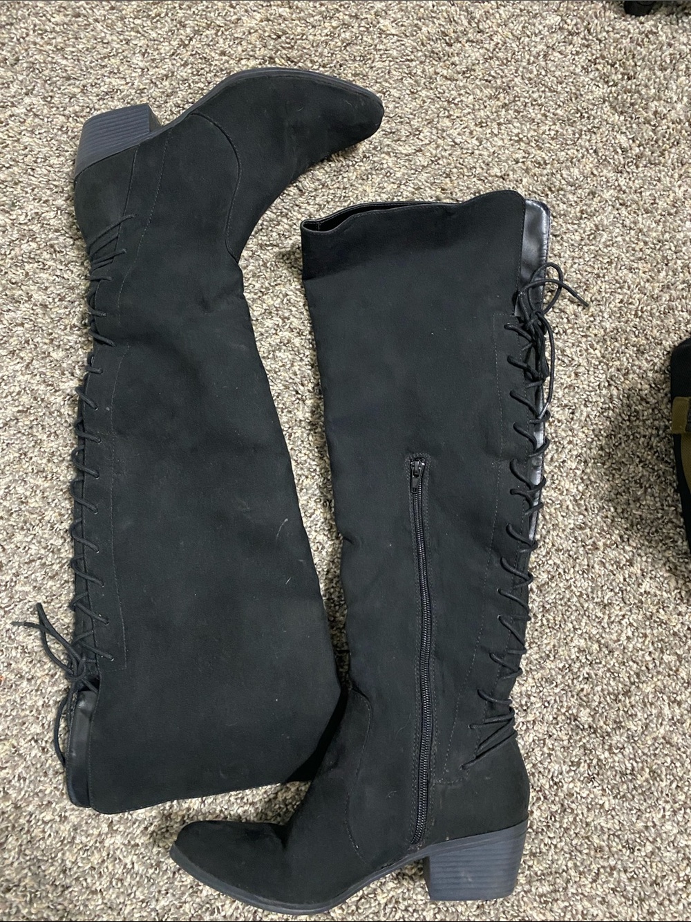 Heeled black laced back- with zip up boots